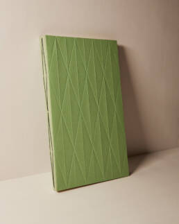 Handgebundenes Kondolenzbuch Lindgrün von Simone Lorenz - urnfold